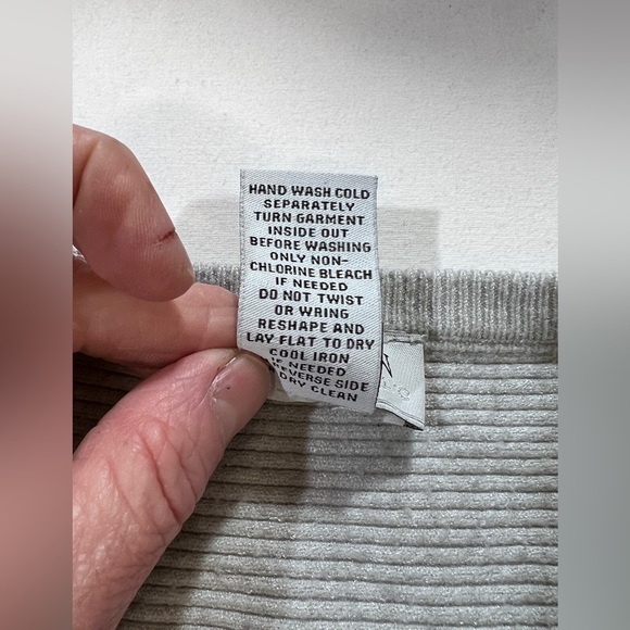 🛍️CARMEN MARC VALVO Light gray bat wing sweater size S. - Picture 10 of 12